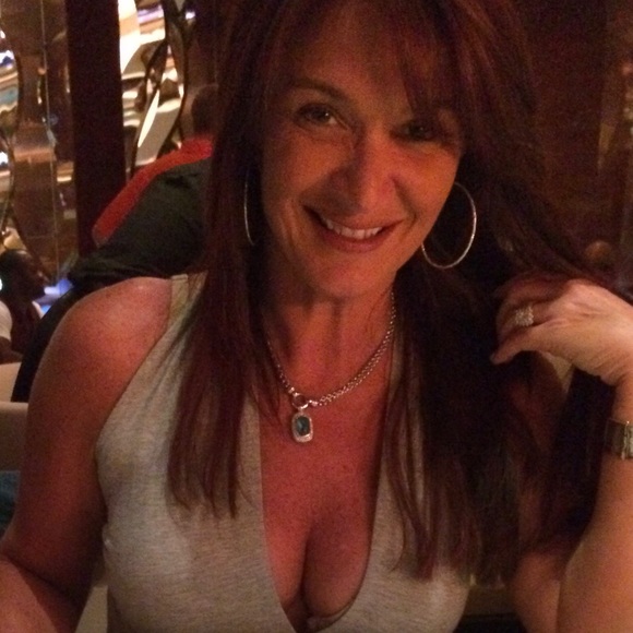 Meet your Posher, Renee - Picture 1 of 1